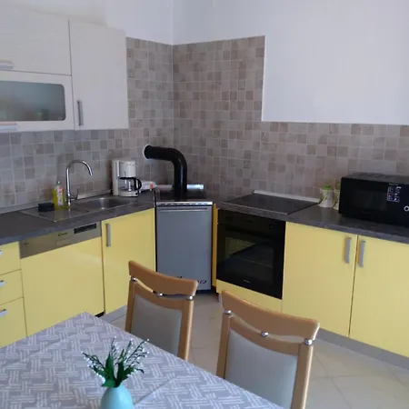 Apartman Beachfront With Balcony Lovran